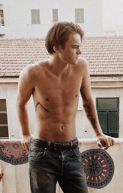 leonardo dicaprio naked young